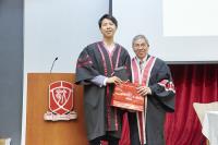 Prof Wai-Yee CHAN (right), College Master, presenting Mr CHAN (left) with souvenirs